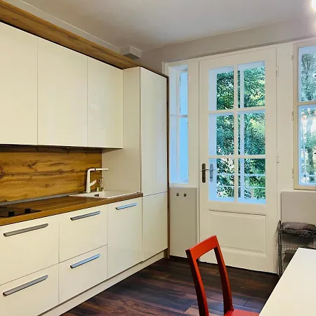 Timeless Old Centre With 2 Bathrooms And Balcony *