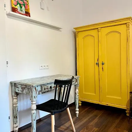 Timeless Old Centre With 2 Bathrooms And Balcony Apartament Bratysława