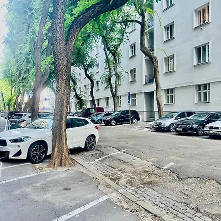Appartement Timeless Old Centre With 2 Bathrooms And Balcony