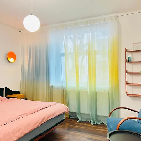 Timeless Old Centre With 2 Bathrooms And Balcony *