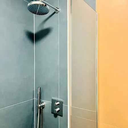 Timeless Old Centre With 2 Bathrooms And Balcony