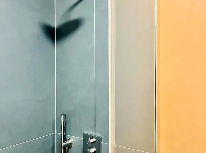 Timeless Old Centre With 2 Bathrooms And Balcony